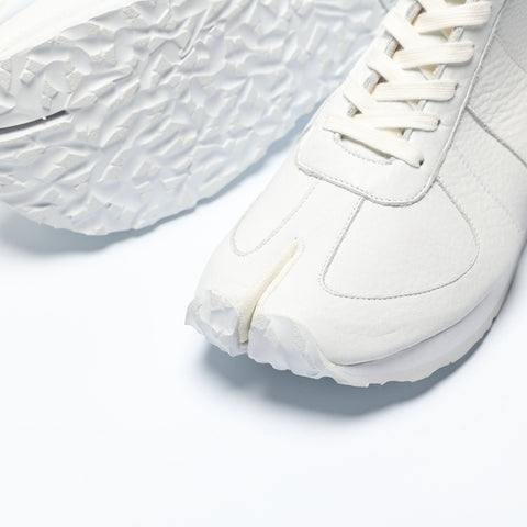 tabito26 / Brace Trainer / All-White