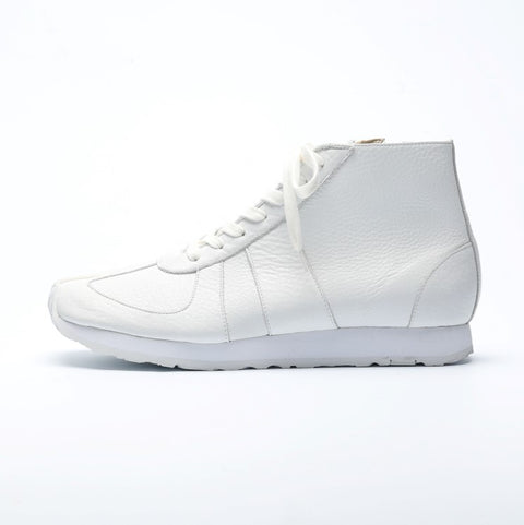 tabito26 / Brace Trainer / All-White