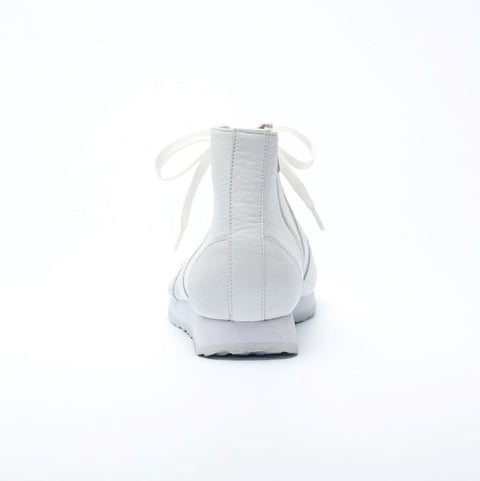 tabito26 / Brace Trainer / All-White