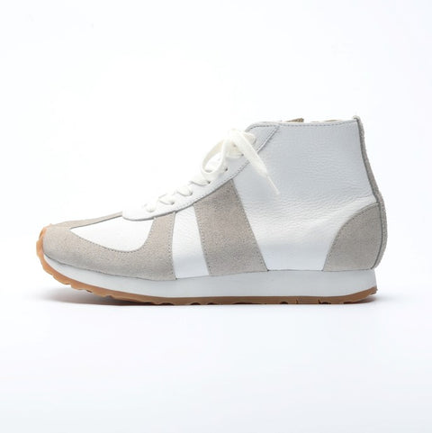 tabito26 / Brace Trainer / White